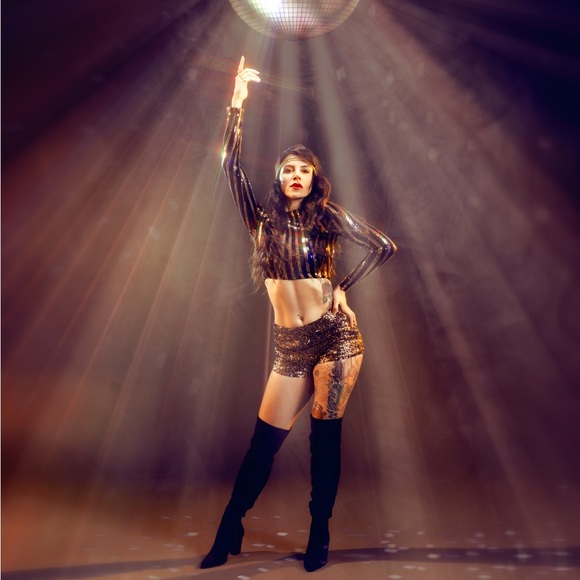 Gold & black sequin crop top - Picture 6 of 6